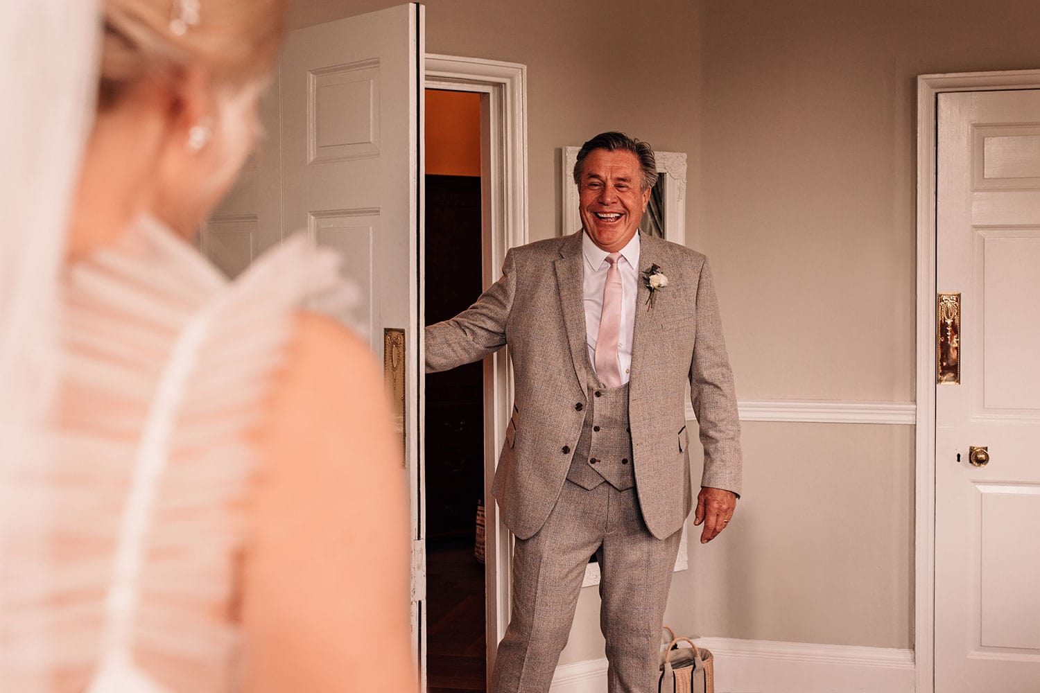 wedding morning timeline - father seeing daughter in dress for the first time